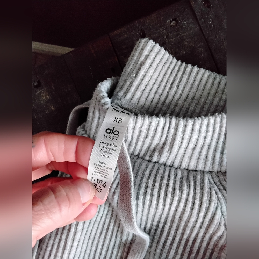 Alo Yoga Gray Ribbed Sweatpants - Picture 7 of 7